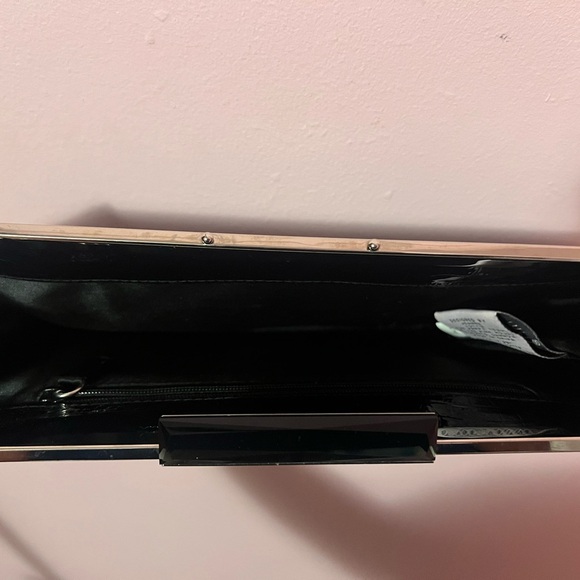 Jeanne Lottie - Black Clutch with Chain Strap and Minimalist Design - Picture 3 of 4